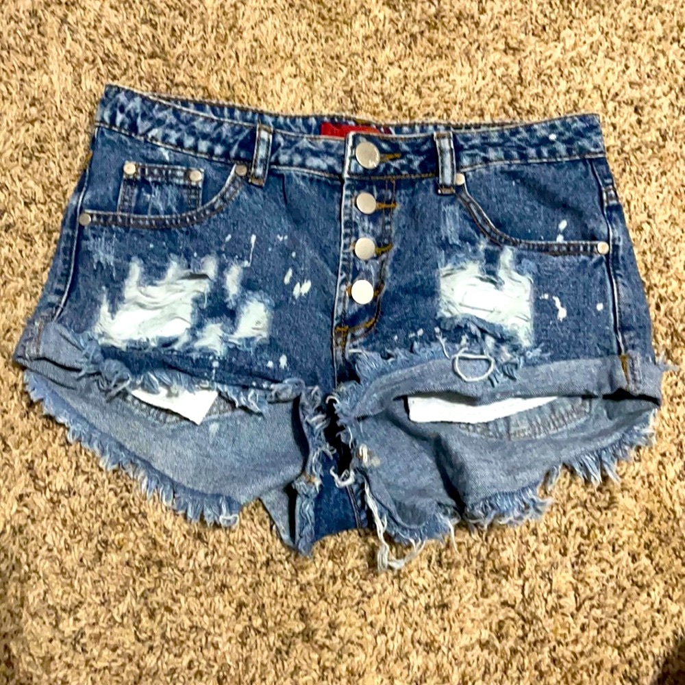 women’s ripped jean shorts